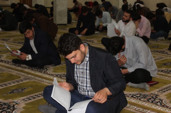آزمون ورودی دوره آموزشی "خط امام" در دانشگاه های استان برگزار شد