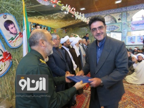 صاحبان مقالات برتر اولین یادواره شهدای بخش خورش رستم خلخال تجلیل شدند