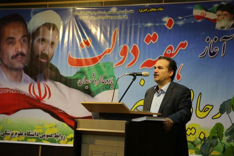 مستخدم دولت بودن به معنای پشت میز خالی نشستن نیست