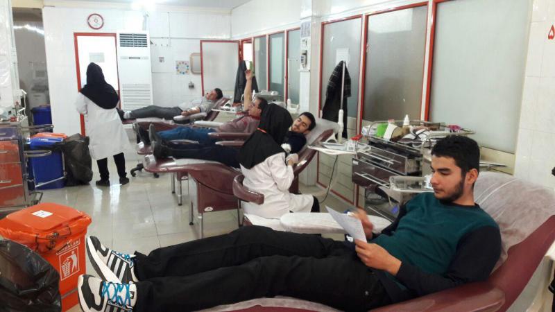 اهدای خون دانشجویان اردبیل به زلزله زدگان+تصاویر