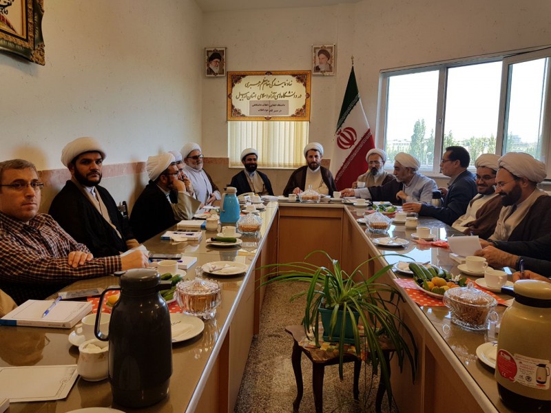 جلسه شورای استانی دفاتر نهاد رهبری در اردبیل +تصویر