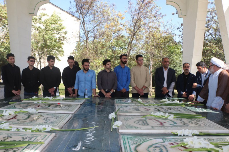 مراسم غبار روبی مزار شهدای گمنام توسط دانشگاهیان دانشگاه پیام نور اردبیل 