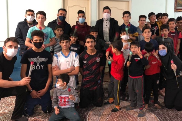 دیدار خلبان اردبیلی با کودکان موسسه امام رضا (ع)+عکس