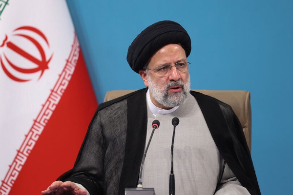 رئیس جمهور:آینده ایران را بسیار درخشان و امیدوارکننده می‌بینیم/ فرمانده سپاه پاسداران: سلامی: انتقام شهدایمان را خواهیم گرفت