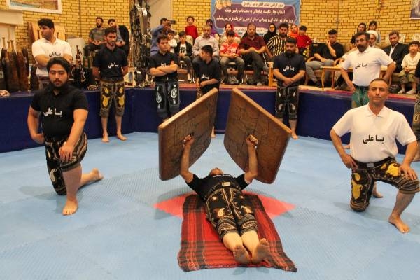 اجرای ورزش باستانی در زورخانه اردبیل+ عکس