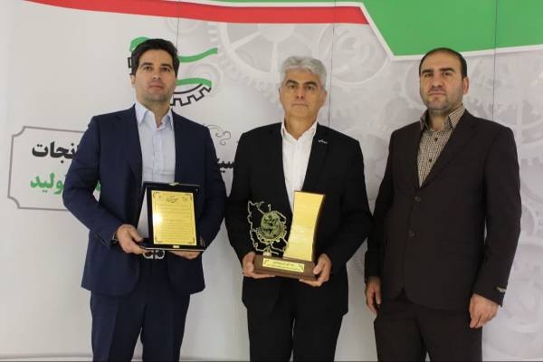 دریافت تندیس طلایی و لوح افتخار  اقتصاد مقاومتی ۲ واحد تولیدی و صنعتی  استان اردبیل
