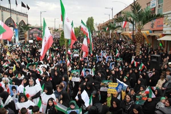 ایستادگی بانوان اردبیل پای مکتب زینب کبری(س)