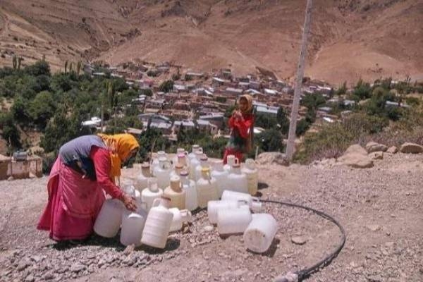 فصل گرم برداشت، روستاییان تشنه آب، مسئولان گرمی همچنان در خواب